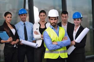 empresários e engenheiros em reunião foto