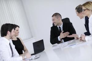 pessoas de negócios em uma reunião no escritório foto