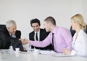 grupo de pessoas de negócios na reunião foto