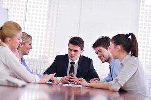 pessoas de negócios em uma reunião no escritório foto