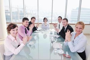 grupo de empresários na reunião foto