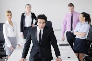 homem de negócios jovem na reunião foto