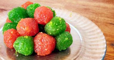 coco ladoo receita indiana em duas cores foto