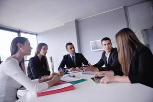 pessoas de negócios em uma reunião no escritório foto