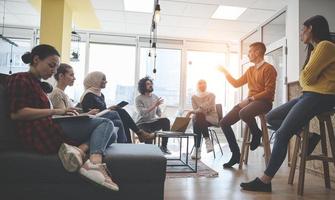 reunião de equipe e brainstorming foto