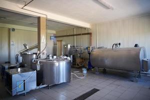 produção de fábrica de queijo local interior foto