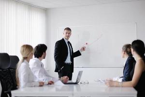 pessoas de negócios em uma reunião no escritório foto