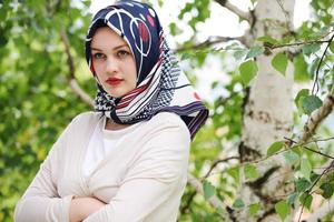 retrato de jovem muçulmana linda foto