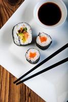 conjunto de sushi japonês