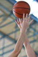 vista de duelo de basquete foto