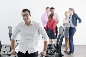 homem de negócios jovem na reunião foto