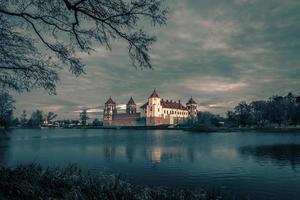 castelo medieval mir complexo na bielorrússia foto