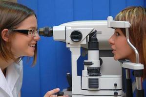 visão oculista feminina foto