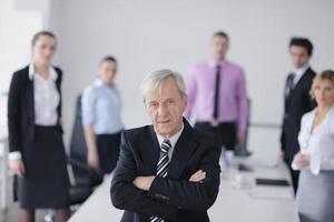 grupo de pessoas de negócios na reunião foto