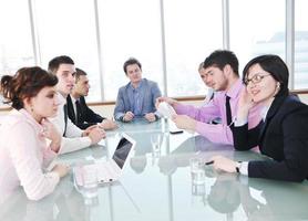 grupo de empresários na reunião foto