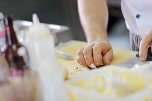 chef preparando comida foto