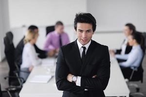 homem de negócios jovem na reunião foto