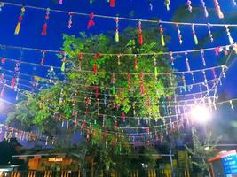 céu noturno sayulita com bandeiras mexicanas foto