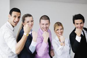 grupo de jovens empresários em reunião foto