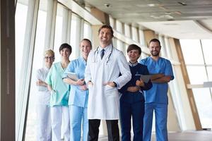 grupo de equipe médica no hospital foto