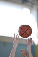 vista de duelo de basquete foto