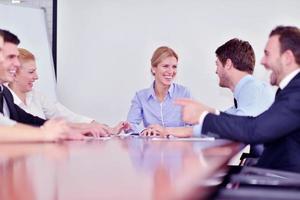 pessoas de negócios em uma reunião no escritório foto