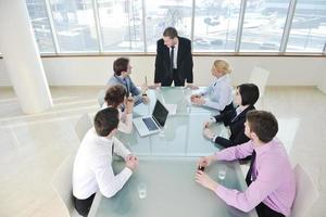 grupo de empresários na reunião foto