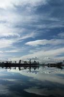 porto de stockton sob céu dramático