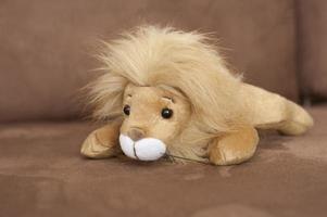 divertido pequeno brinquedo de leão de pelúcia macio foto