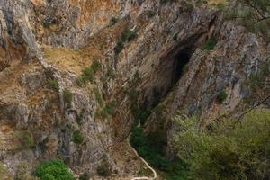 entrada para a caverna do hundidero em montejaque, málaga, espanha