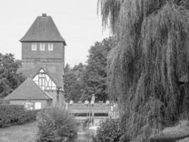 a cidade de coesfeld no rio berkel na alemanha foto