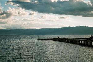 lago ohrid em um tiro foto