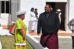 aitutaki, Cook Island - 27 de agosto de 2017 - pessoas locais na missa foto