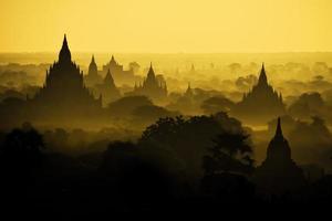 Bagan pagodes antigos em Mianmar. foto