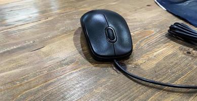 foto de close-up de mouse de laptop preto