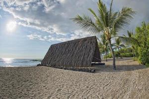 cabana havaiana na praia foto