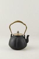 bule de ferro fundido japonês para a cerimônia do chá do japão. foto