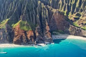 vista aérea da costa de kauai napali foto