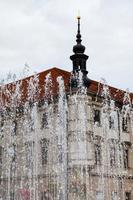 fonte de água na praça da liberdade em brno foto