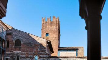 vista da torre da abadia rom basílica di san zeno foto