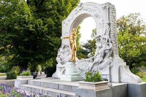 memorial de johann strauss filho em stadtpark viena foto