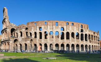Coliseu do anfiteatro romano antigo em roma foto