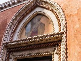 portal de chiesa di san paulo apostolo foto