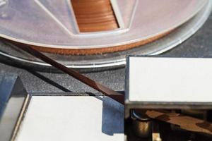 fita de gravação magnética em carretel close-up foto