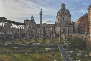 roma mercado de antiguidades perto de fóruns imperiais foto