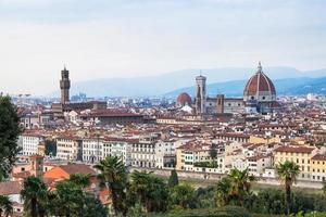 acima da paisagem urbana da cidade de Florença foto