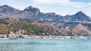 cidade de giardini naxos e cidade de taormina no cabo foto