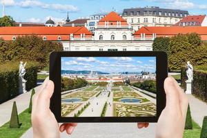 instantâneo do jardim e do palácio belvedere inferior foto