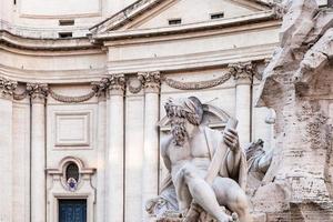 figura de fontana dei quattro fiumi em roma foto