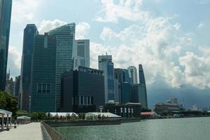 edifícios no horizonte de singapura foto